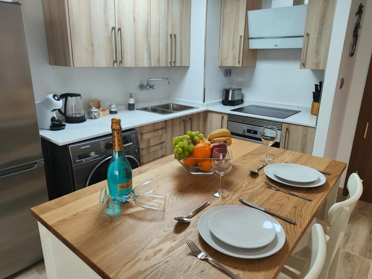 טורמולינוס City Central Apartment With Large Patio By Namaste Elite מראה חיצוני תמונה