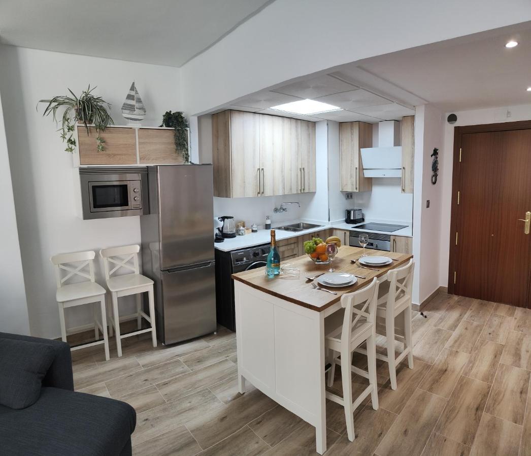 טורמולינוס City Central Apartment With Large Patio By Namaste Elite מראה חיצוני תמונה